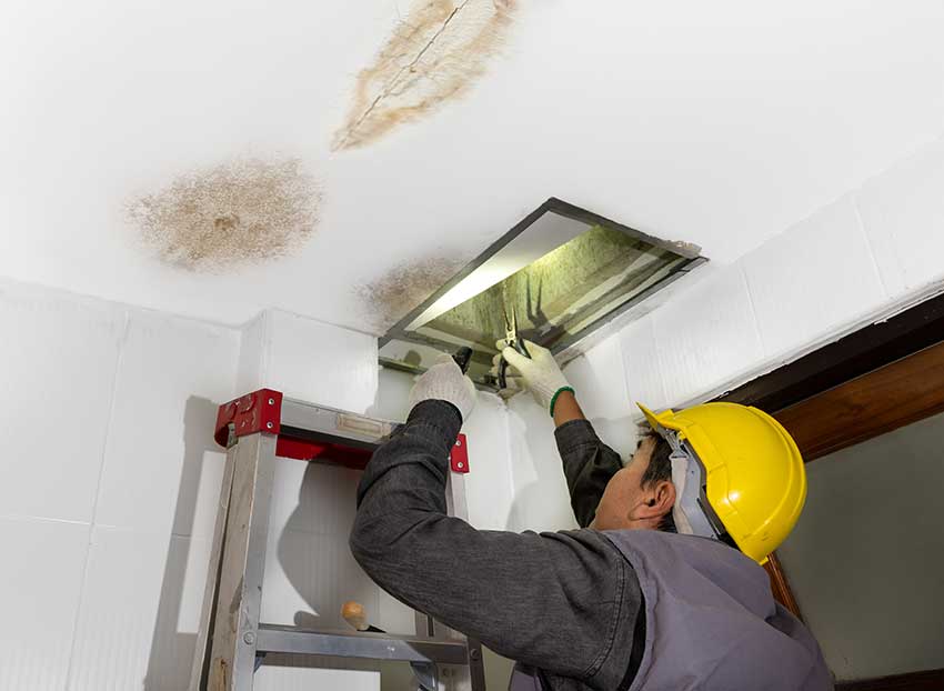 fixing-pipe-leaking